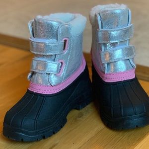 Brand New 8T Girl's snow boots